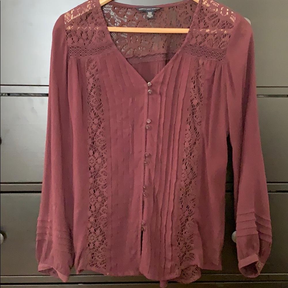 Long sleeve top.